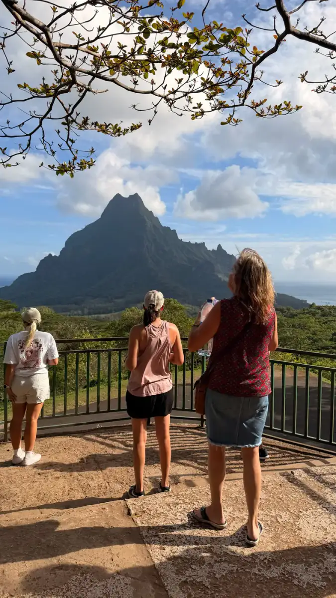 Guests looking out at the mountains of Moʻorea