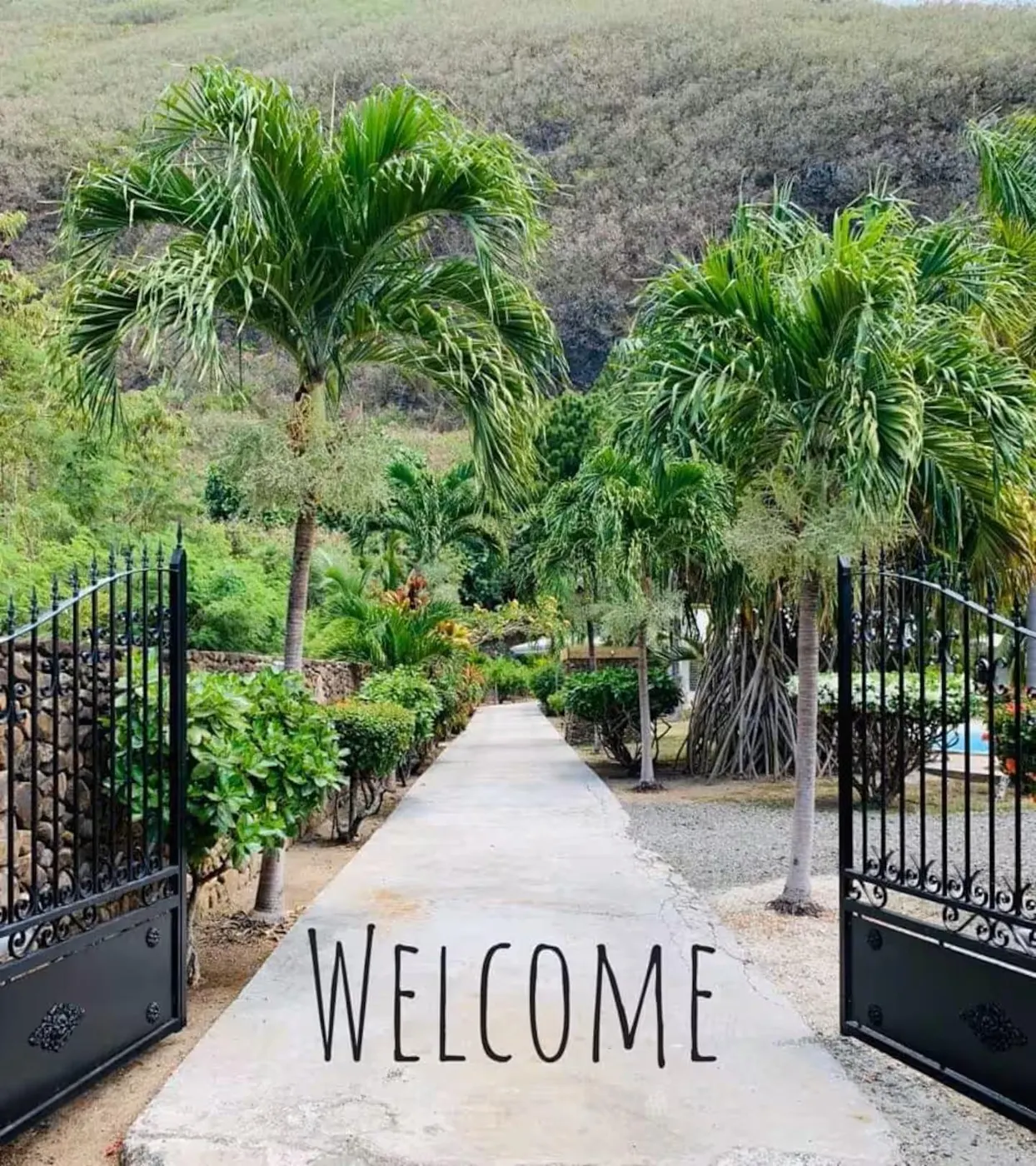 The gate of Villa Royal Palms, Tiahura